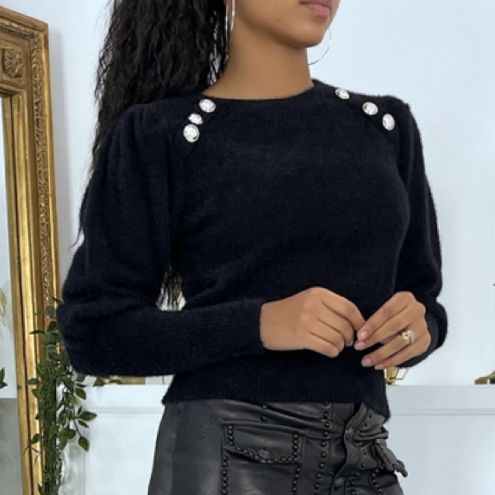 SOFT BLACK JUMPER SWEATER WITH BUTTONS ON THE SHOULDERS. NWT
